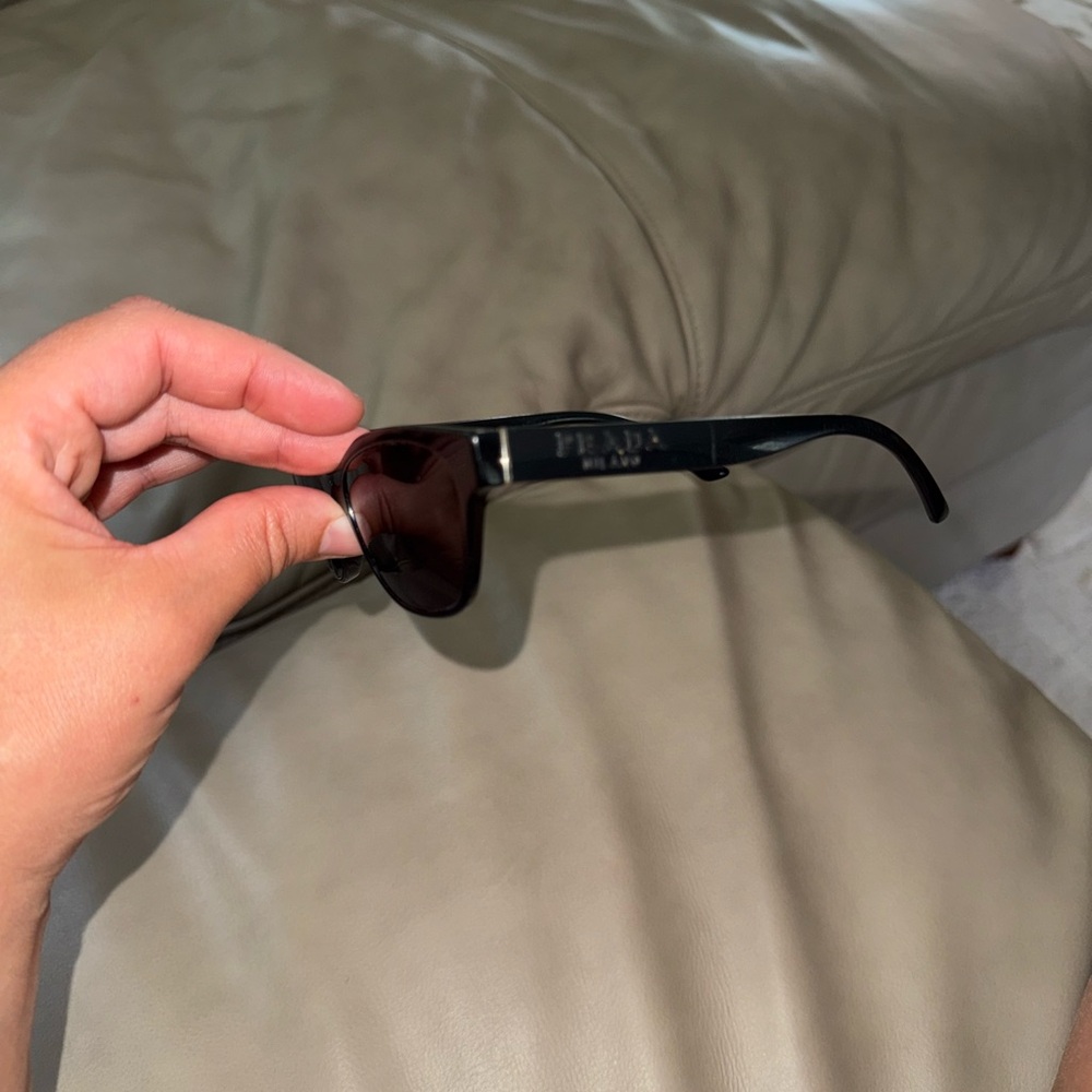 Stylish Black Sunglasses - Picture 8 of 13